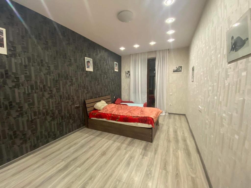 lovely apartment in vazha pshavela avenue room 3