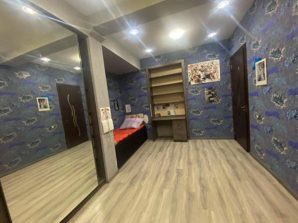 lovely apartment in vazha pshavela avenue room 5