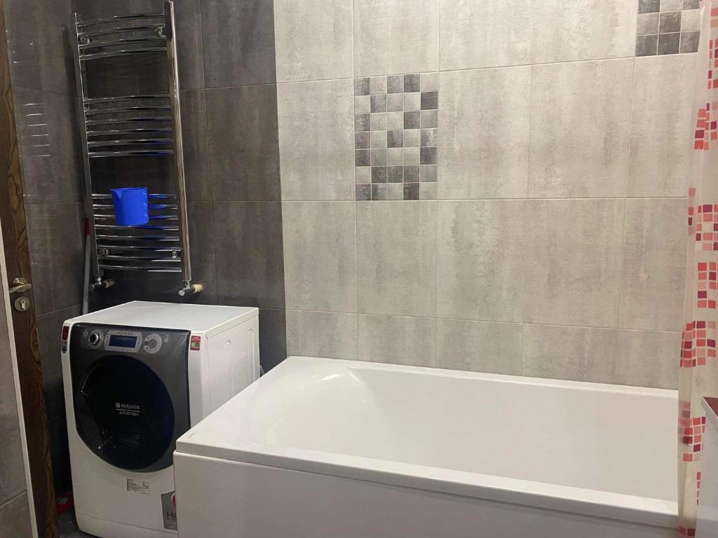 lovely apartment in vazha pshavela avenue room 6